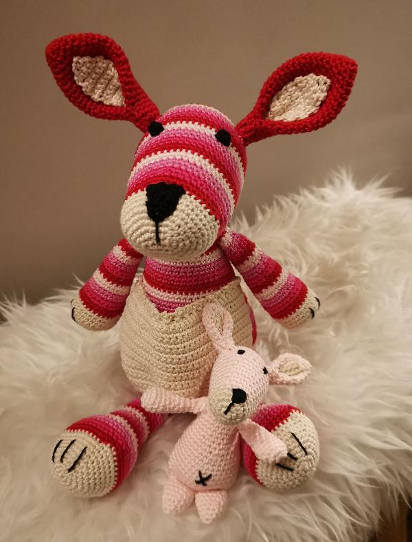 Kangaroe met baby in Roze