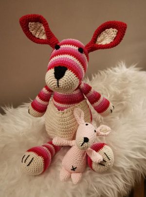 Kangaroe met baby in Roze